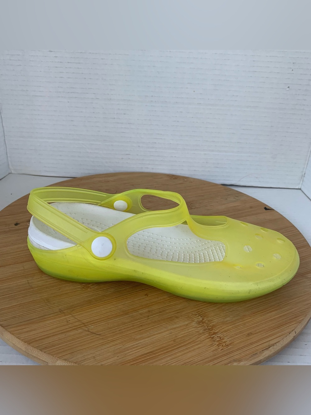 Crocs Carlie Mary Jane 37 /7 Yellow Translucent T-Strap Sling Back Mules & Clogs